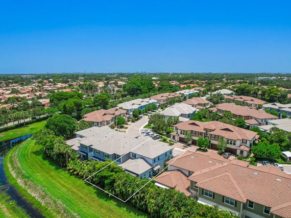 22954 Clear Echo Dr 31, Boca Raton FL 33433