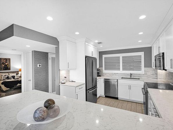 5100 Bayview Dr 404, Fort Lauderdale FL 33308