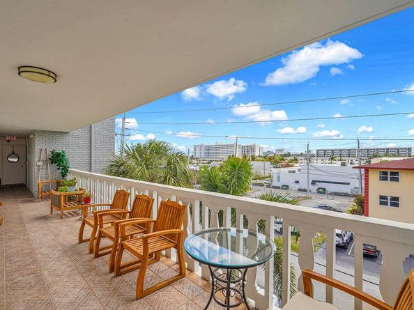 5100 Bayview Dr 404, Fort Lauderdale FL 33308