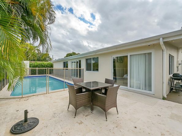 521 SW 40th Ct, Coral Gables FL 33134
