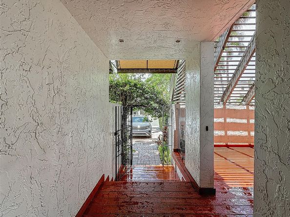 424 Hendricks Isle 11, Fort Lauderdale FL 33301