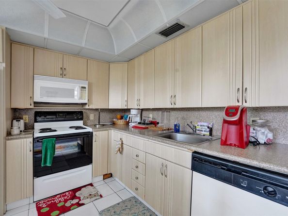 2505 Antigua Ter L3, Coconut Creek FL 33066