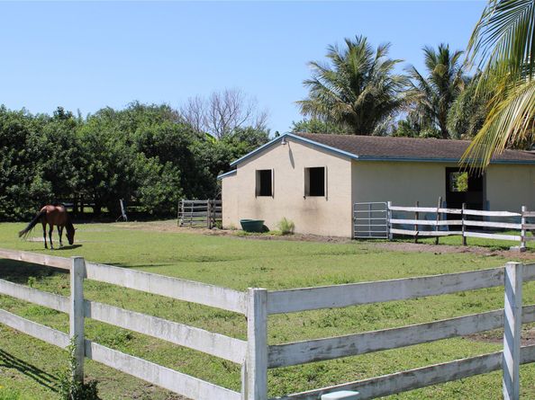 861 NW 116th Ave, Plantation FL 33325