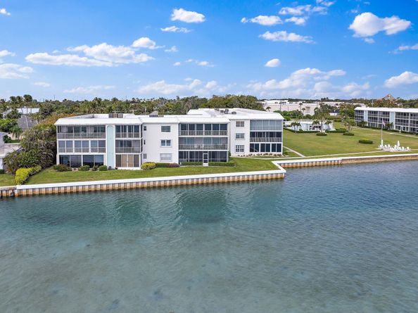 100 Waterway Road E305, Tequesta FL 33469