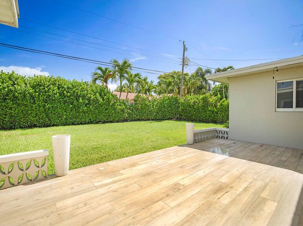 2445 SE 7th St, Pompano Beach FL 33062