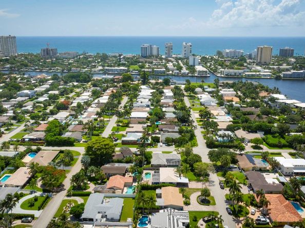 2445 SE 7th St, Pompano Beach FL 33062