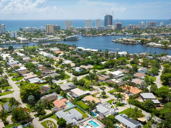 2445 SE 7th St, Pompano Beach FL 33062