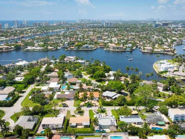 2445 SE 7th St, Pompano Beach FL 33062