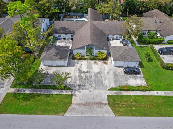 1577 Hawthorne Place, Wellington FL 33414