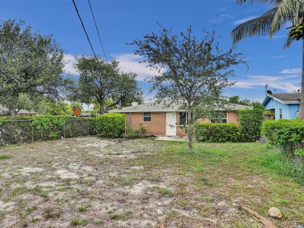 605 S D St, Lake Worth Beach FL 33460