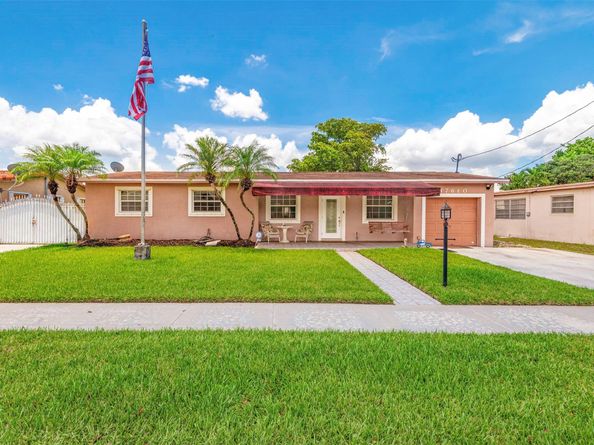 17610 NW 82nd Ct, Hialeah FL 33015