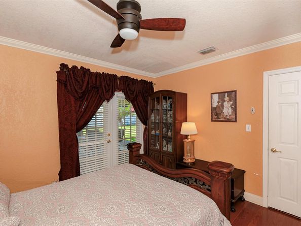 17610 NW 82nd Ct, Hialeah FL 33015