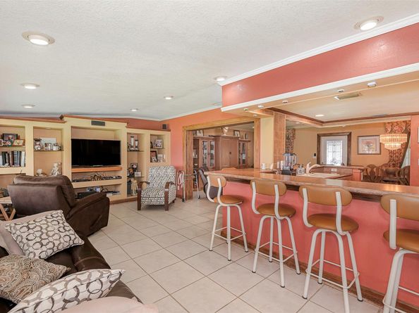 17610 NW 82nd Ct, Hialeah FL 33015