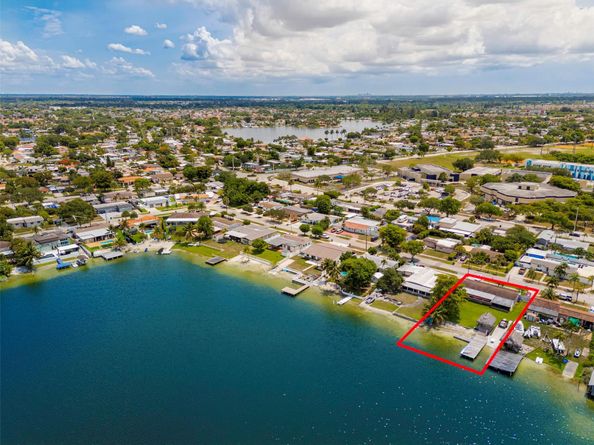 17610 NW 82nd Ct, Hialeah FL 33015