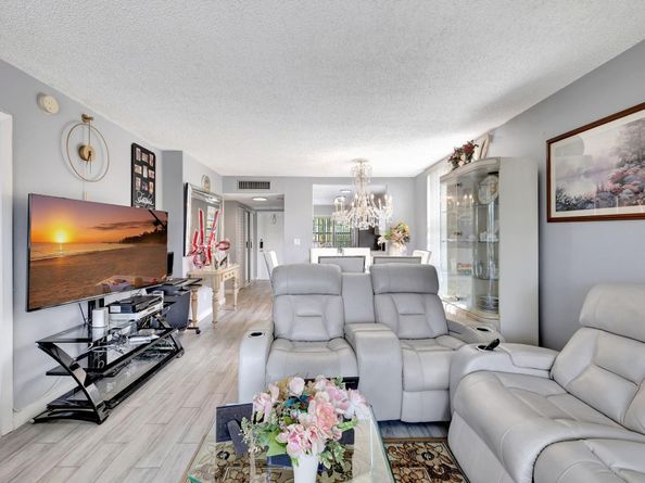 5860 NW 64th Ave 201, Tamarac FL 33319