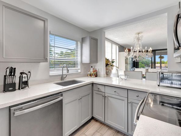 5860 NW 64th Ave 201, Tamarac FL 33319