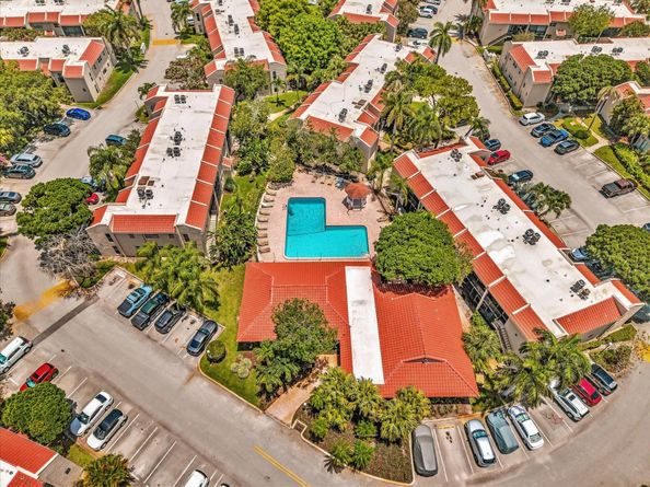 5230 NE 6th Ave 24C, Oakland Park FL 33334