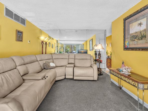 5230 NE 6th Ave 24C, Oakland Park FL 33334