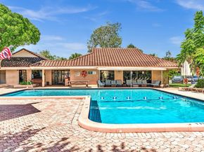 5230 NE 6th Ave 24C, Oakland Park FL 33334