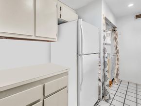 5230 NE 6th Ave 24C, Oakland Park FL 33334