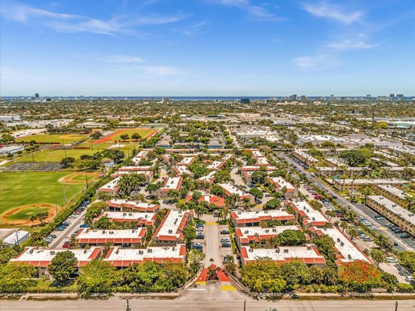 5230 NE 6th Ave 24C, Oakland Park FL 33334