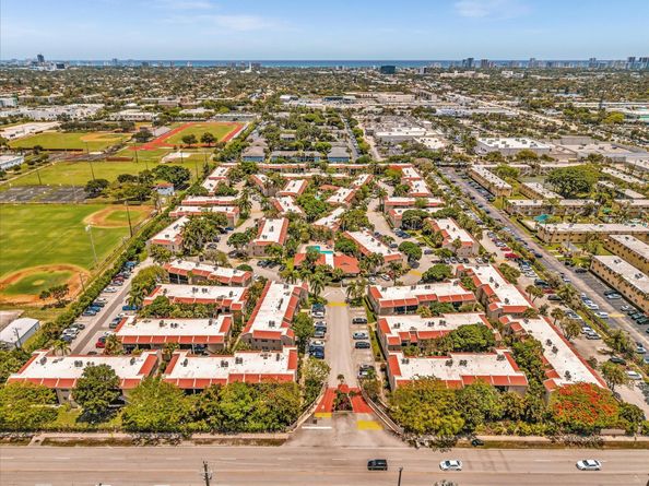5230 NE 6th Ave 24C, Oakland Park FL 33334