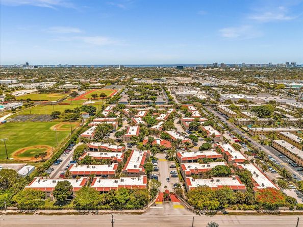 5230 NE 6th Ave 24C, Oakland Park FL 33334