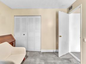 5230 NE 6th Ave 24C, Oakland Park FL 33334