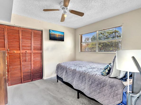 5230 NE 6th Ave 24C, Oakland Park FL 33334