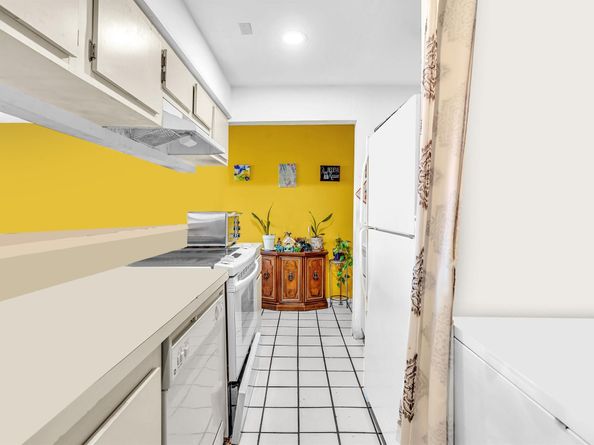 5230 NE 6th Ave 24C, Oakland Park FL 33334