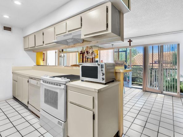 5230 NE 6th Ave 24C, Oakland Park FL 33334