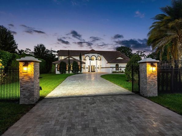 6672 NW 63rd Way, Parkland FL 33067