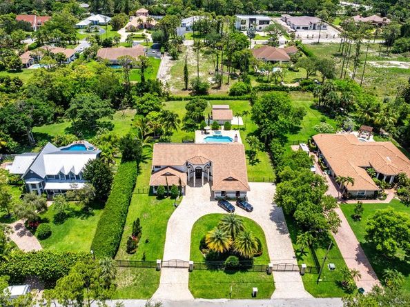 6672 NW 63rd Way, Parkland FL 33067