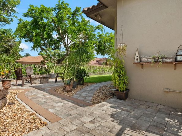 5217 NW 109th Ln, Coral Springs FL 33076