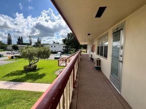 42 Sussex B, West Palm Beach FL 33417