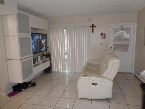 2651 Riverside Dr 1, Coral Springs FL 33065