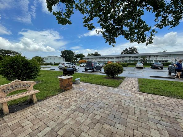 139 Oakridge J 139, Deerfield Beach FL 33442