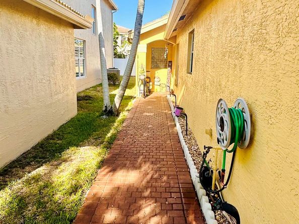 5200 Rising Comet Lane, Greenacres FL 33463