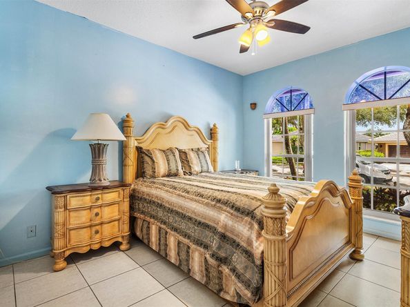 3852 Oak Ridge Cir, Weston FL 33331