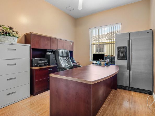 3852 Oak Ridge Cir, Weston FL 33331
