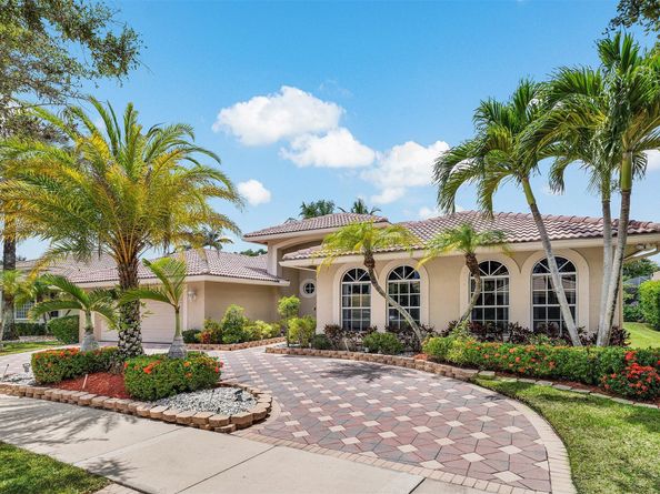 3852 Oak Ridge Cir, Weston FL 33331