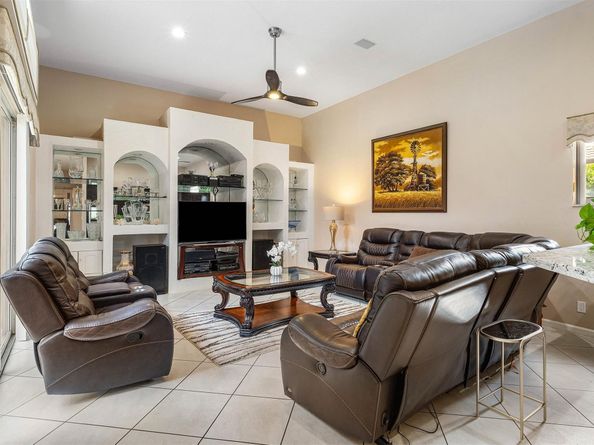 3852 Oak Ridge Cir, Weston FL 33331