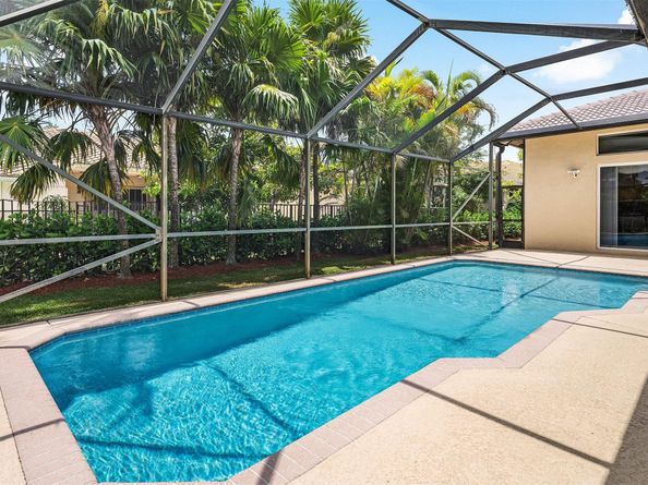 3852 Oak Ridge Cir, Weston FL 33331