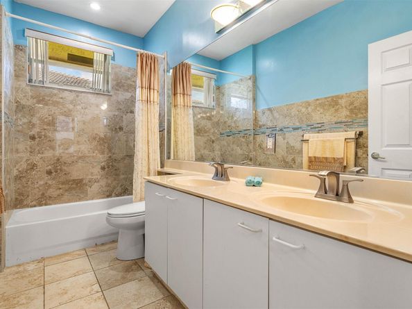 3852 Oak Ridge Cir, Weston FL 33331