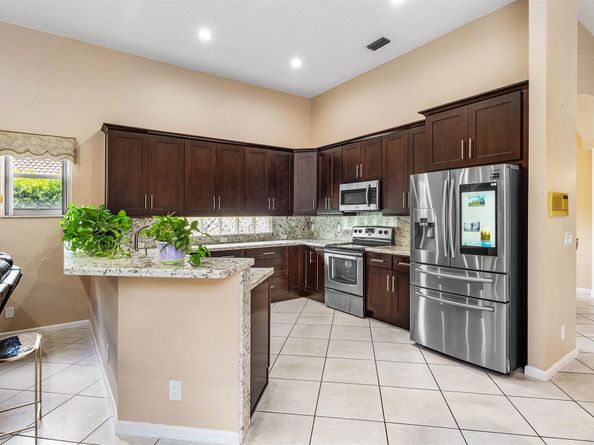3852 Oak Ridge Cir, Weston FL 33331