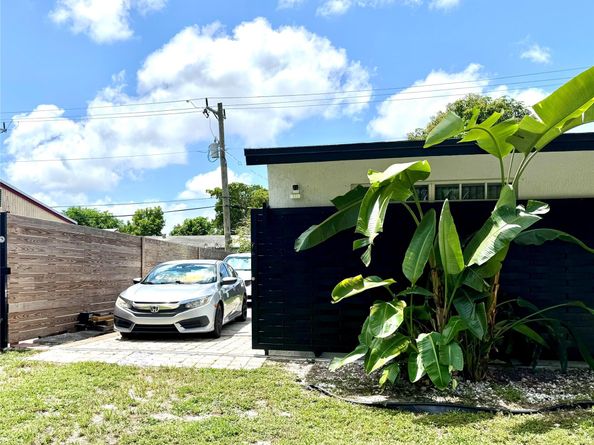 7140 Custer St, Hollywood FL 33024