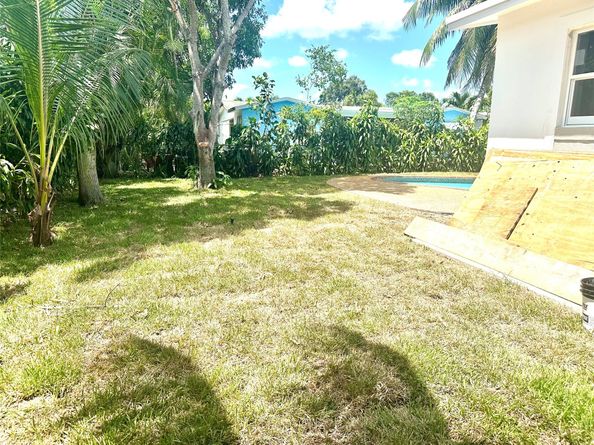 6921 SW 8TH St, North Lauderdale FL 33068