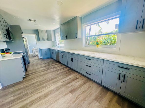 6921 SW 8TH St, North Lauderdale FL 33068