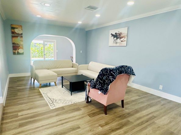 6921 SW 8TH St, North Lauderdale FL 33068