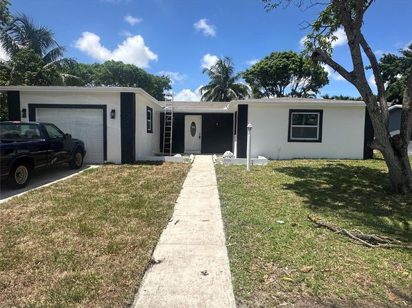 6921 SW 8TH St, North Lauderdale FL 33068